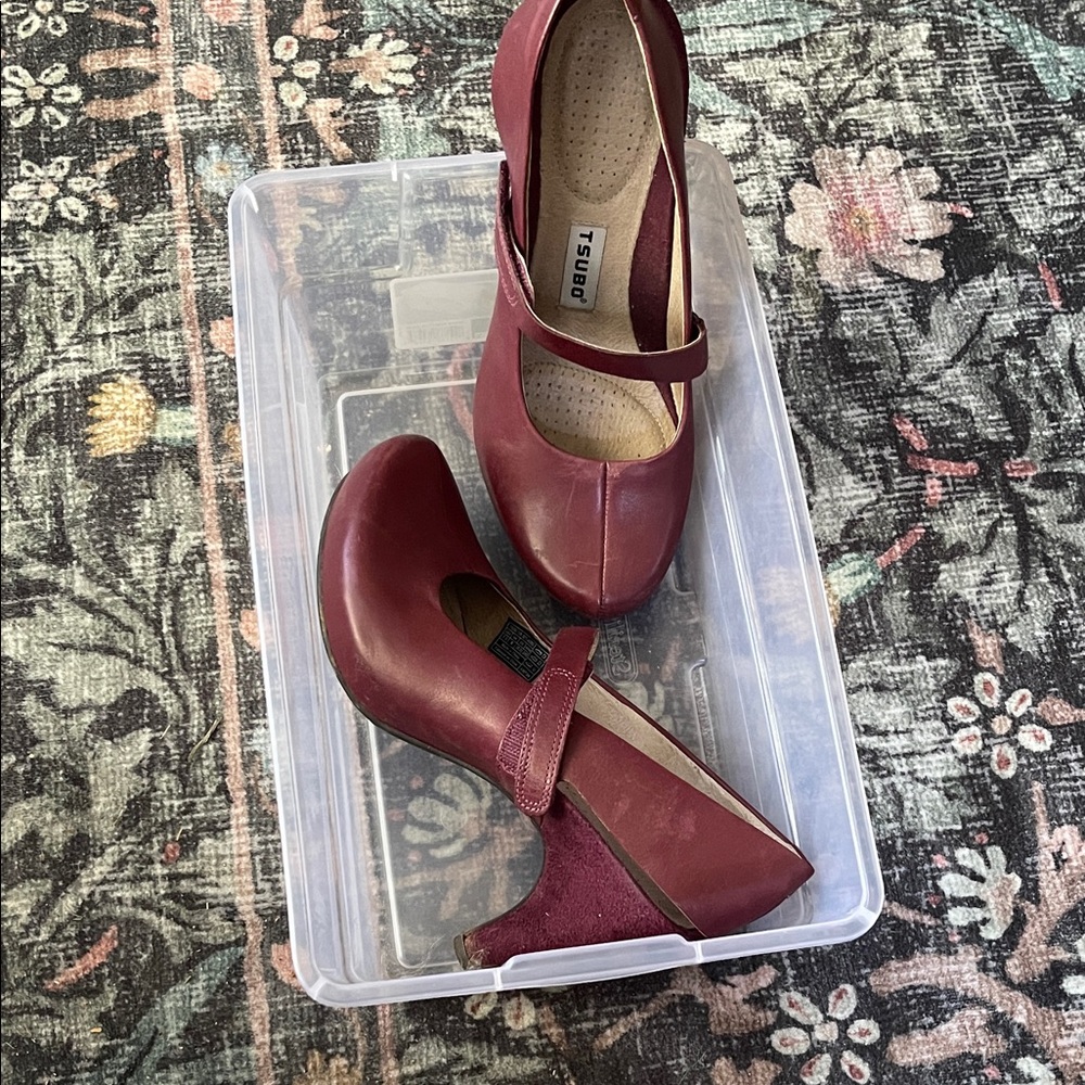 Tsubo Burgundy Mary Jane Heels